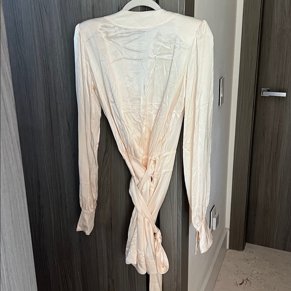 NWT! RUMORED satin wrap mini dress w slit cream S - Picture 8 of 9